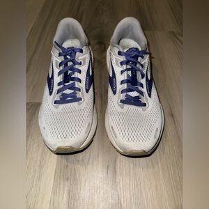 Brooks Men's Athletic Shoes in White and Blue